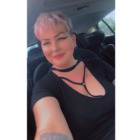 Meet your Posher, Danielle - Picture 1 of 1